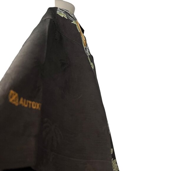 Tommy Bahama Vintage Gray Floral Embossed Silk Button Up Camp Shirt XL Pocket - Picture 8 of 11